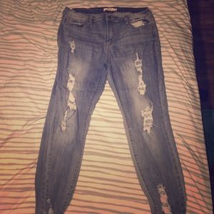 Distressed skinny jeans